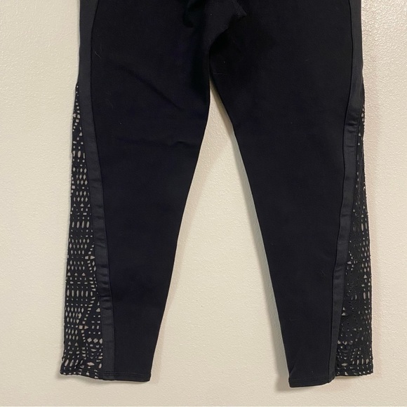 Alo Leggings Women’s Size Small Black Laser cutout Crop Black Leggings - Picture 11 of 11